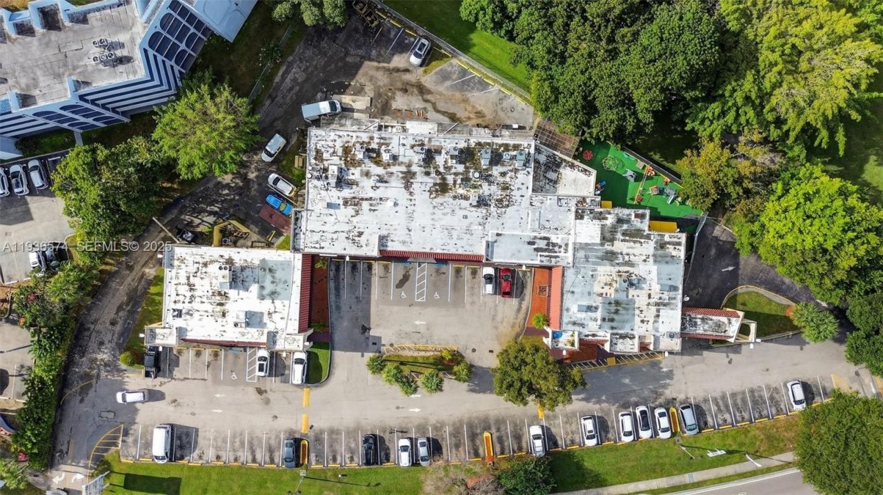 Restaurant/cafeteria For Sale In The Heart Of Font, Miami, FL 33172 Photo