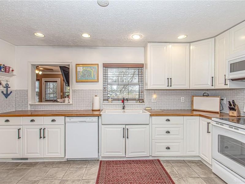 1105 Chateau Drive, Kettering, OH 45429 Photo 14