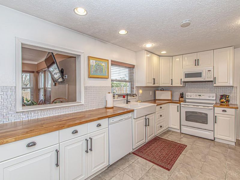 1105 Chateau Drive, Kettering, OH 45429 Photo 12