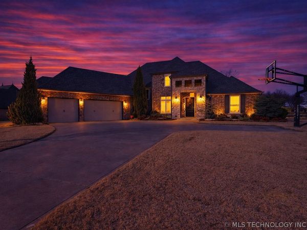 19063 E Twin Creeks Drive, Owasso, OK 74055