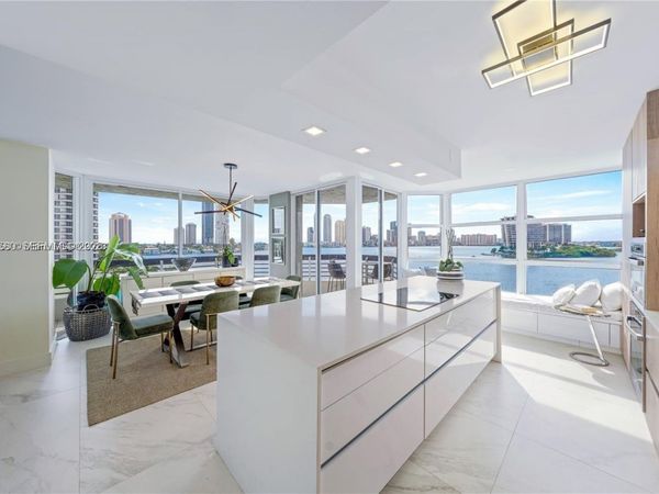 3530 Mystic Pointe Dr, Unit 715, Aventura, FL 33180