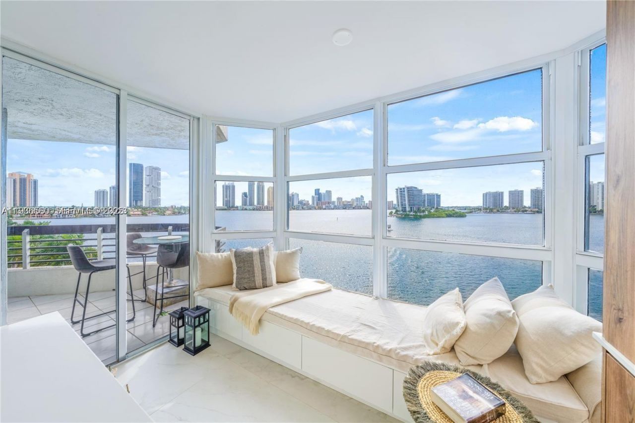3530 Mystic Pointe Dr, Unit 715, Aventura, FL 33180 Photo