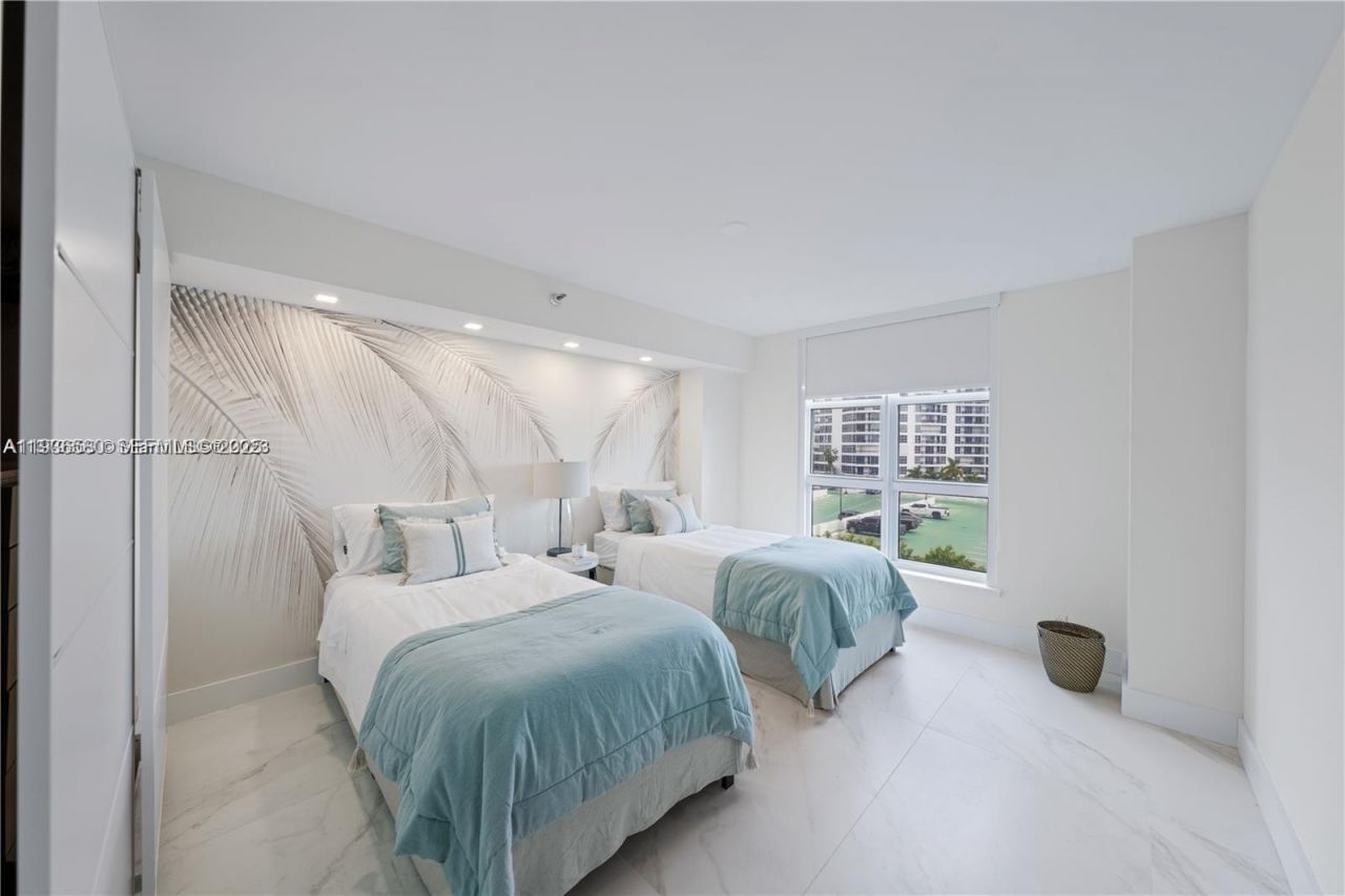 3530 Mystic Pointe Dr, Unit 715, Aventura, FL 33180 Photo