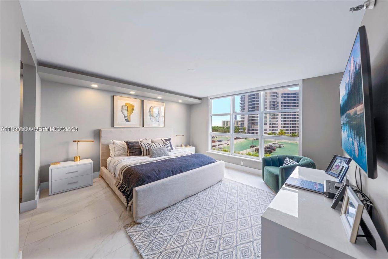 3530 Mystic Pointe Dr, Unit 715, Aventura, FL 33180 Photo