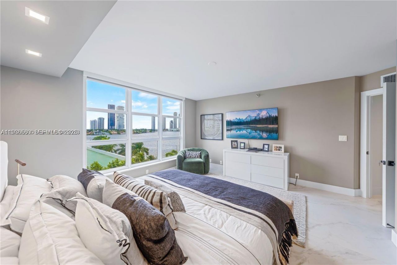 3530 Mystic Pointe Dr, Unit 715, Aventura, FL 33180 Photo