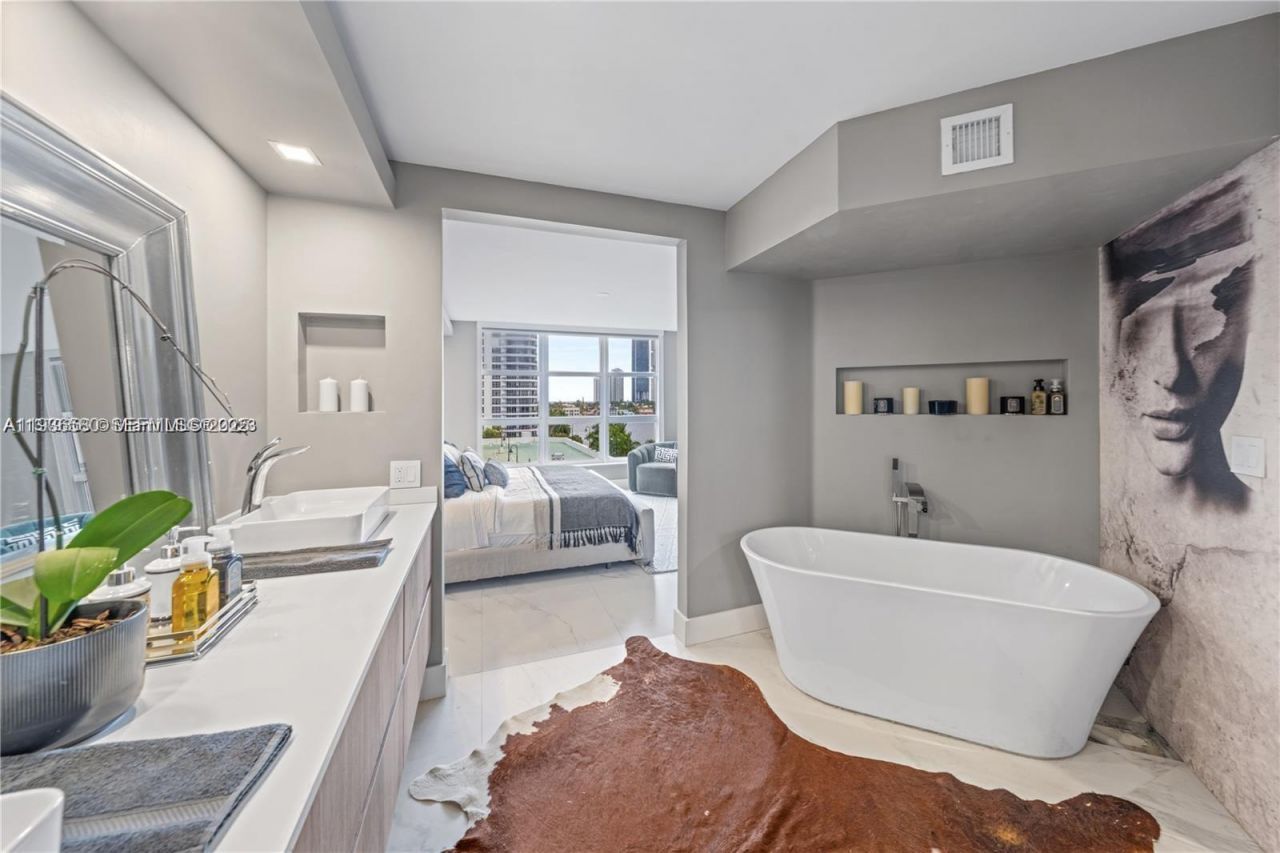 3530 Mystic Pointe Dr, Unit 715, Aventura, FL 33180 Photo