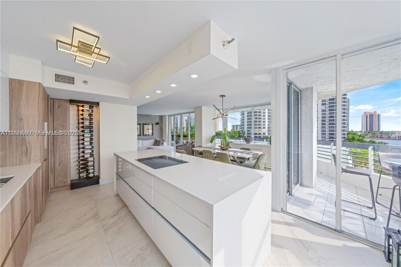 3530 Mystic Pointe Dr, Unit 715, Aventura, FL 33180 Photo