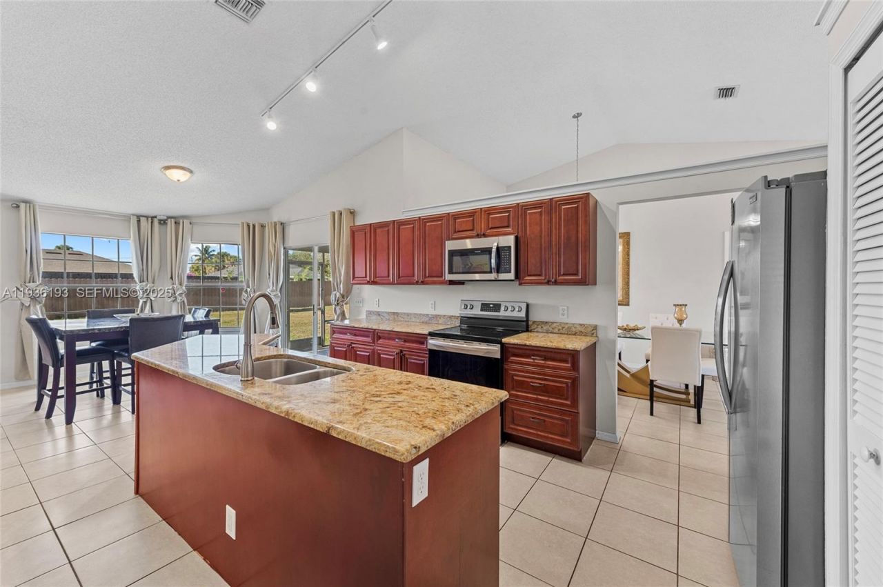 791 SW Hillsboro Cir, Port Saint Lucie, FL 34953 Photo