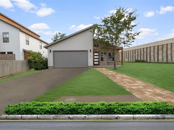 830 E Powell Avenue, Fort Worth, TX 76104