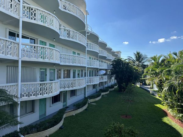 2381 Sunset Avenue, Unit 216, Lake Worth, FL 33461