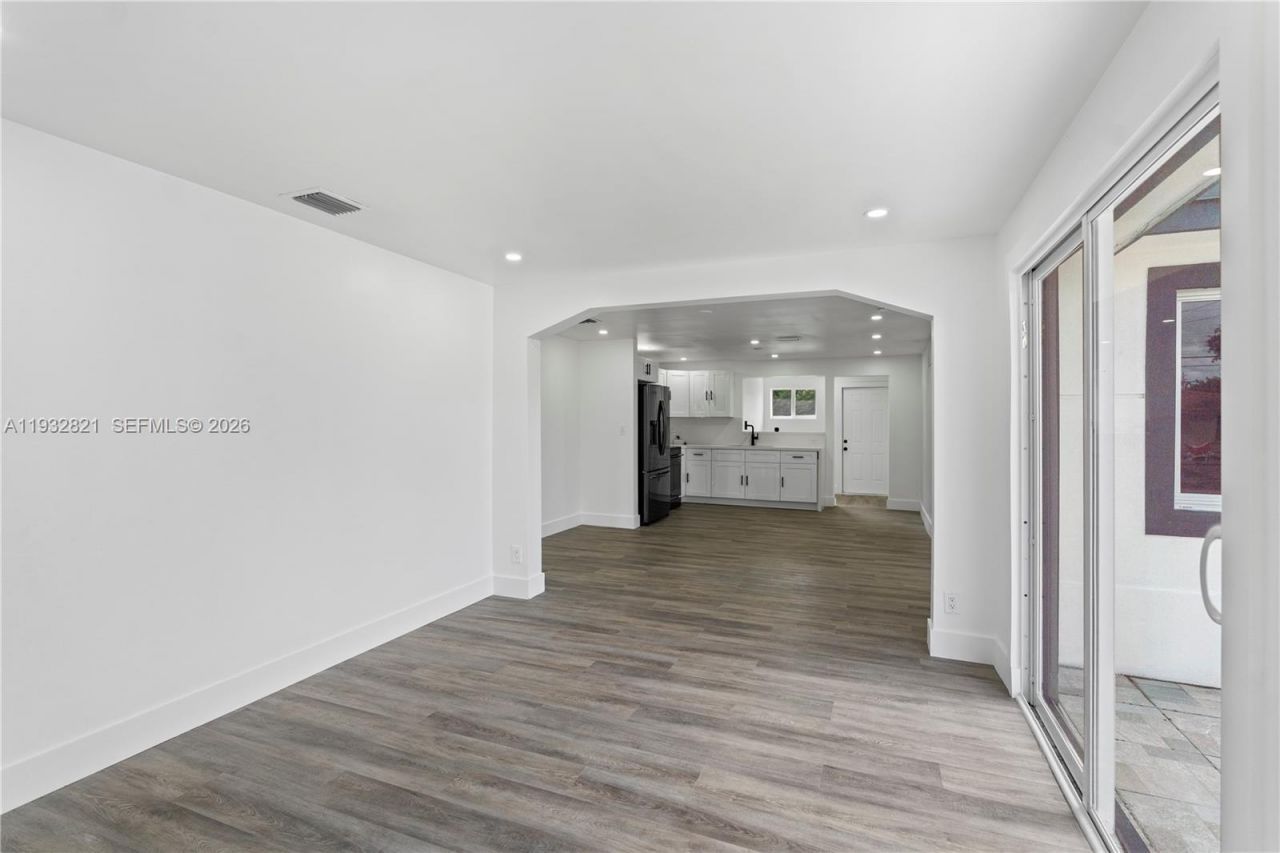 5658 SW 1st St, Miami, FL 33134 Photo