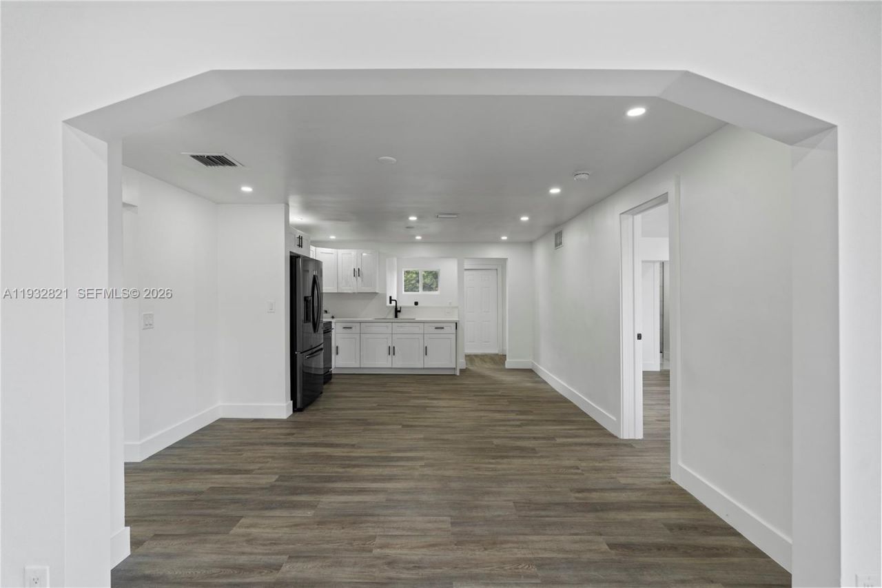 5658 SW 1st St, Miami, FL 33134 Photo