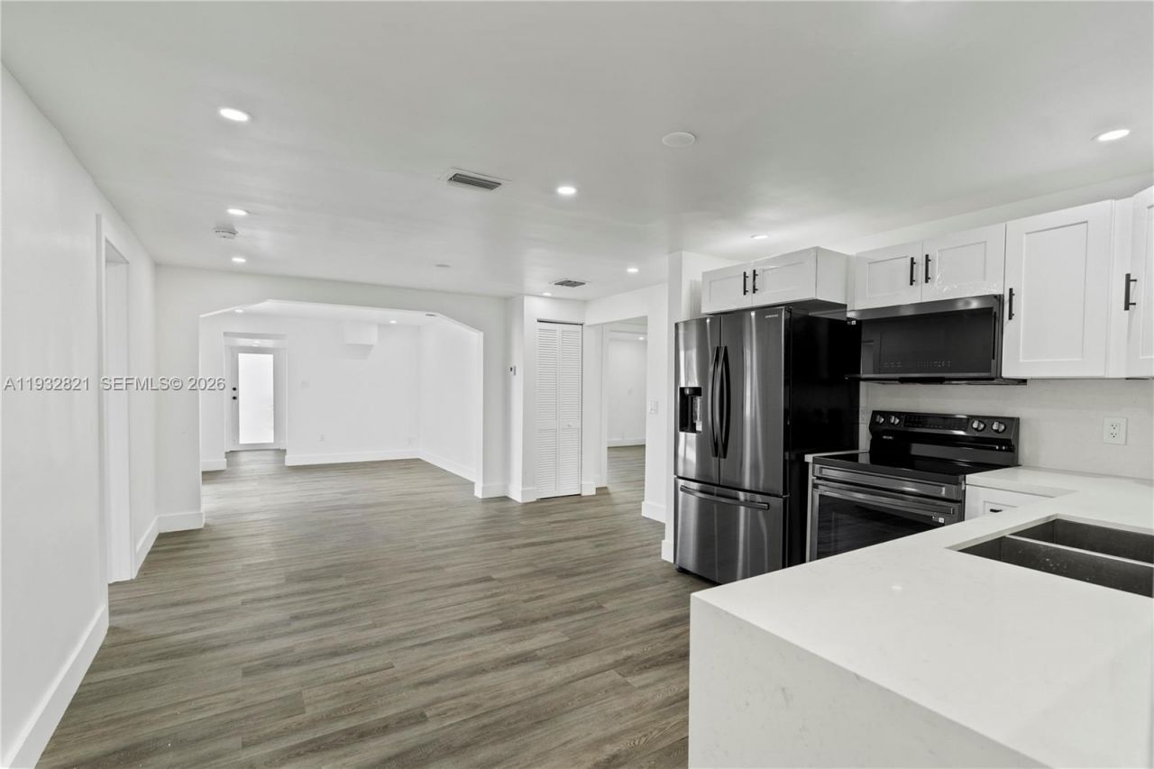 5658 SW 1st St, Miami, FL 33134 Photo