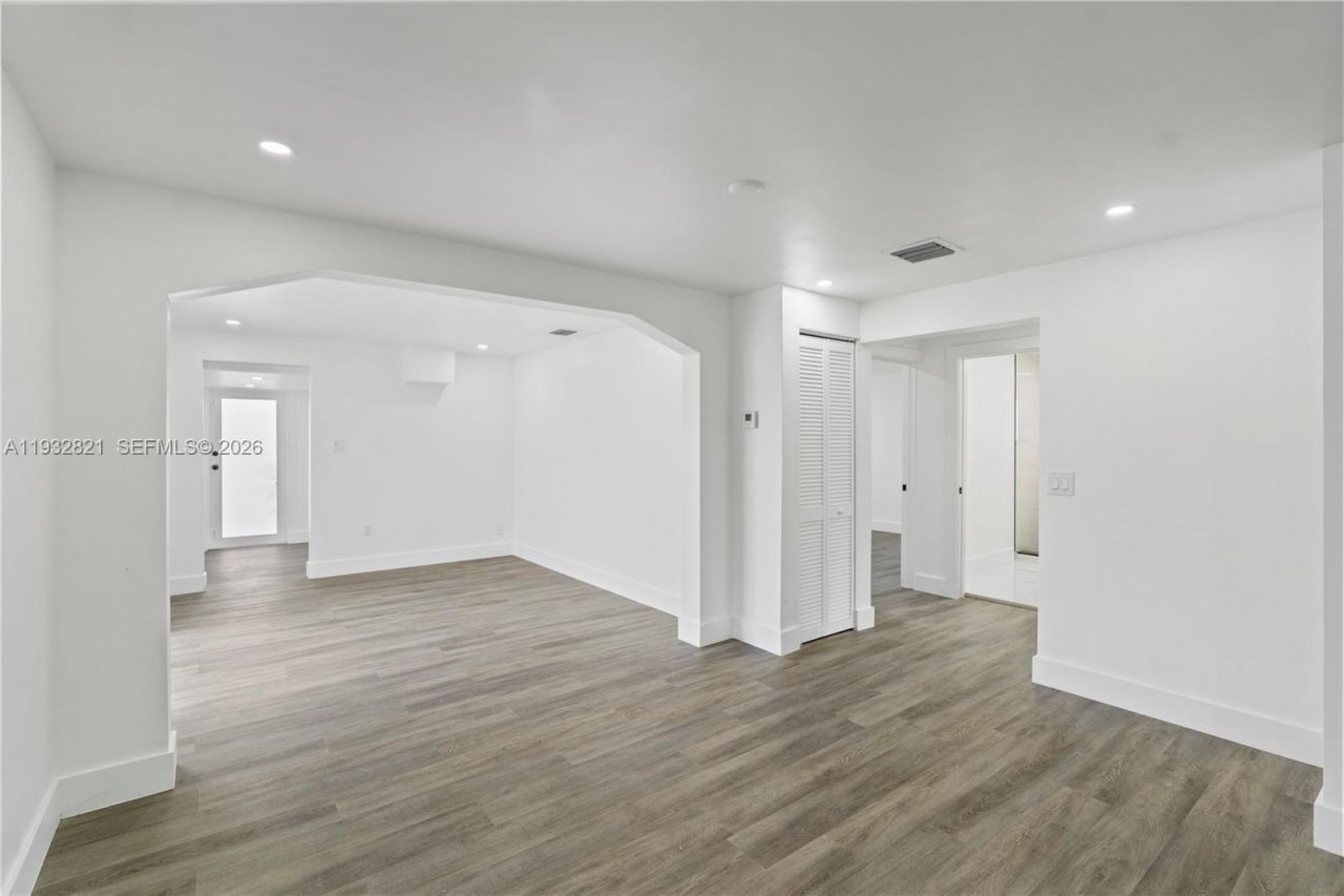 5658 SW 1st St, Miami, FL 33134 Photo