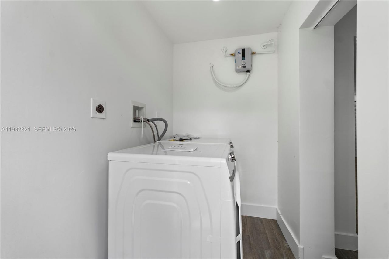 5658 SW 1st St, Miami, FL 33134 Photo