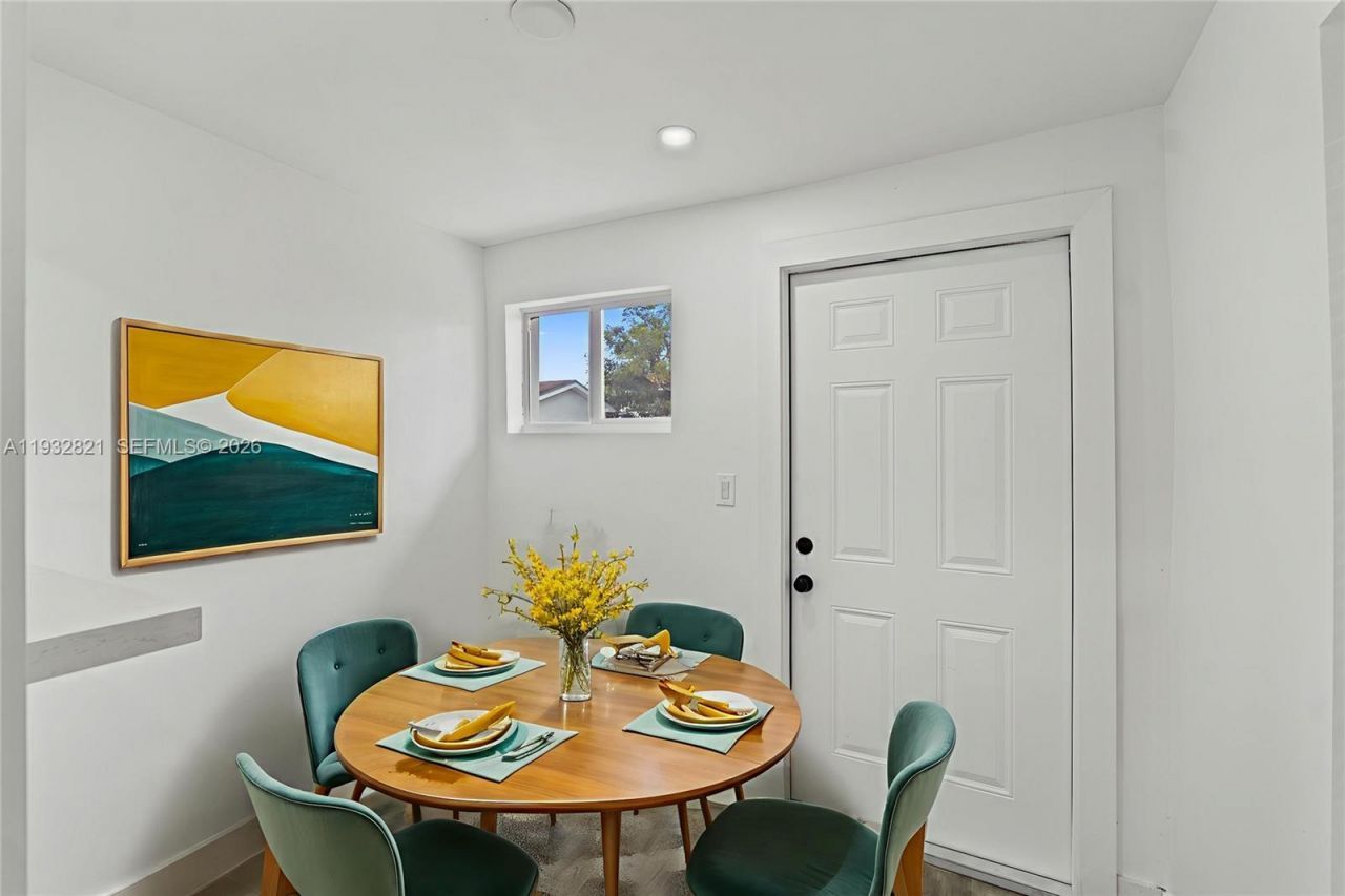 5658 SW 1st St, Miami, FL 33134 Photo