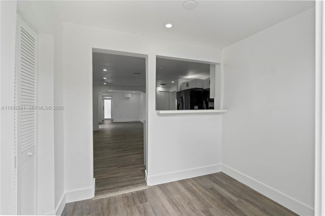 5658 SW 1st St, Miami, FL 33134 Photo