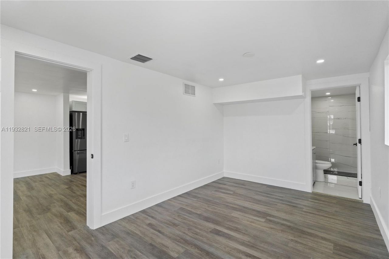 5658 SW 1st St, Miami, FL 33134 Photo