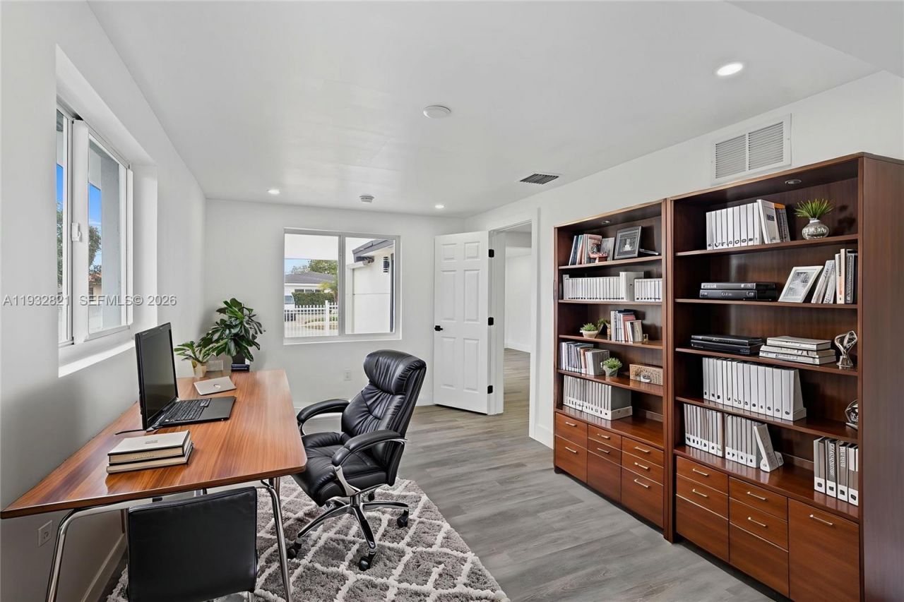 5658 SW 1st St, Miami, FL 33134 Photo