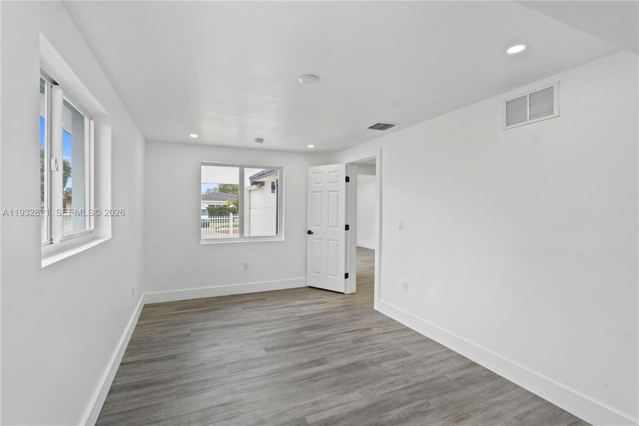 5658 SW 1st St, Miami, FL 33134 Photo