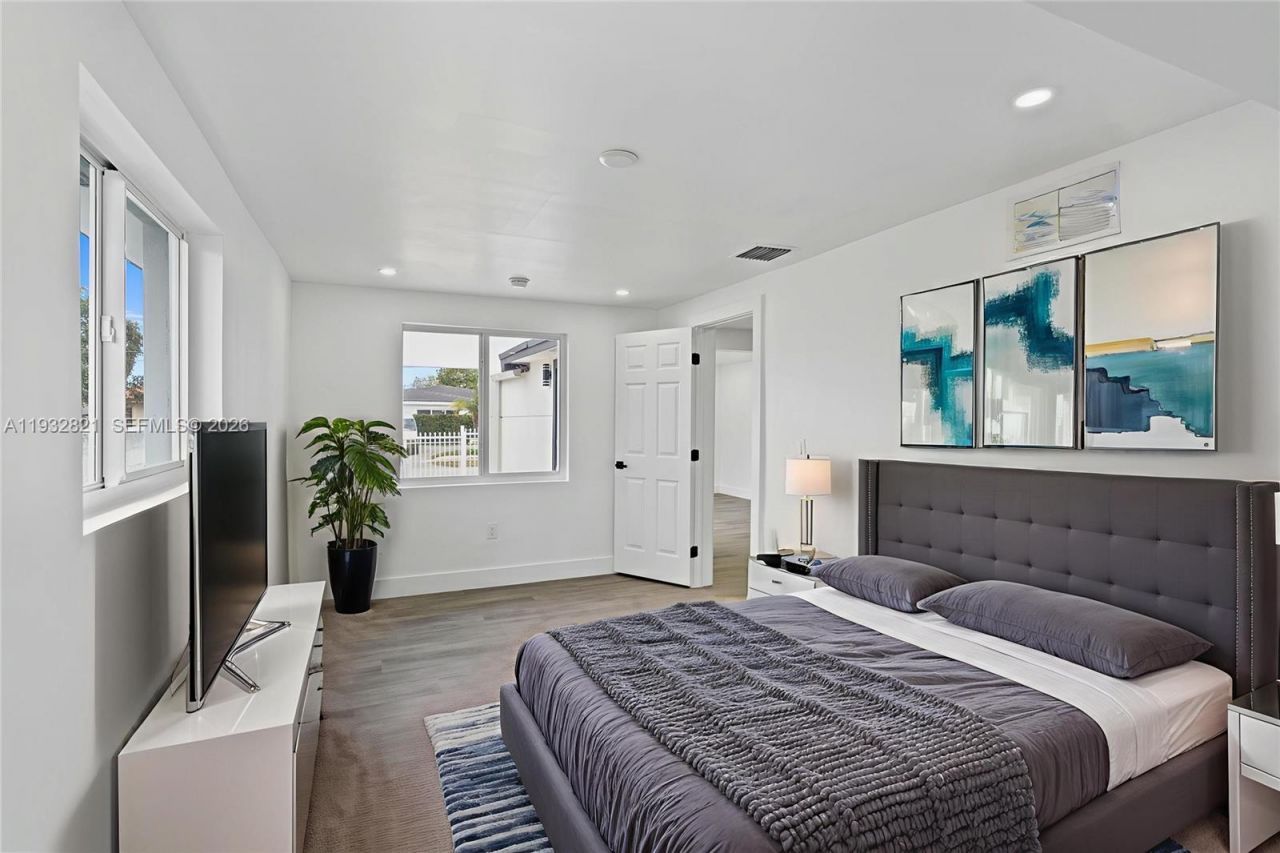 5658 SW 1st St, Miami, FL 33134 Photo