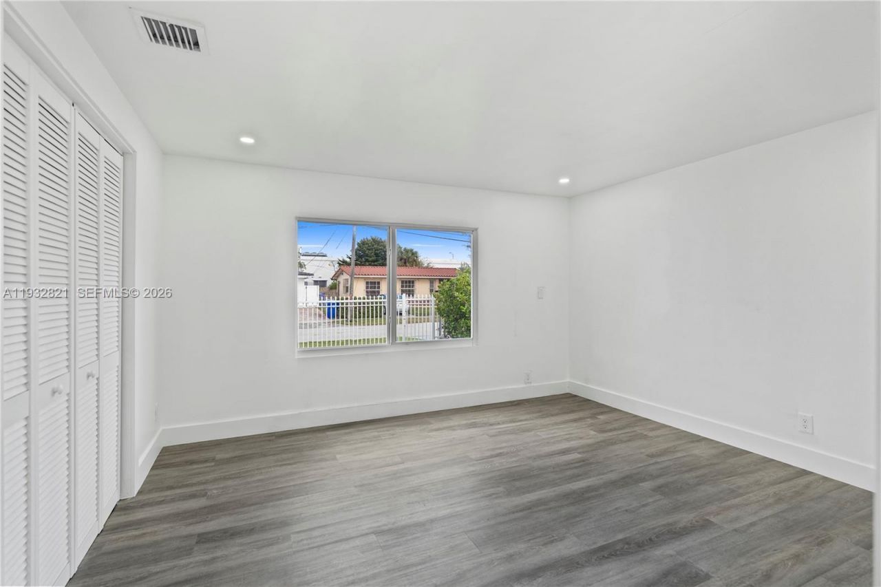 5658 SW 1st St, Miami, FL 33134 Photo