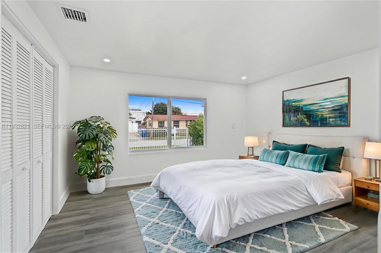 5658 SW 1st St, Miami, FL 33134 Photo