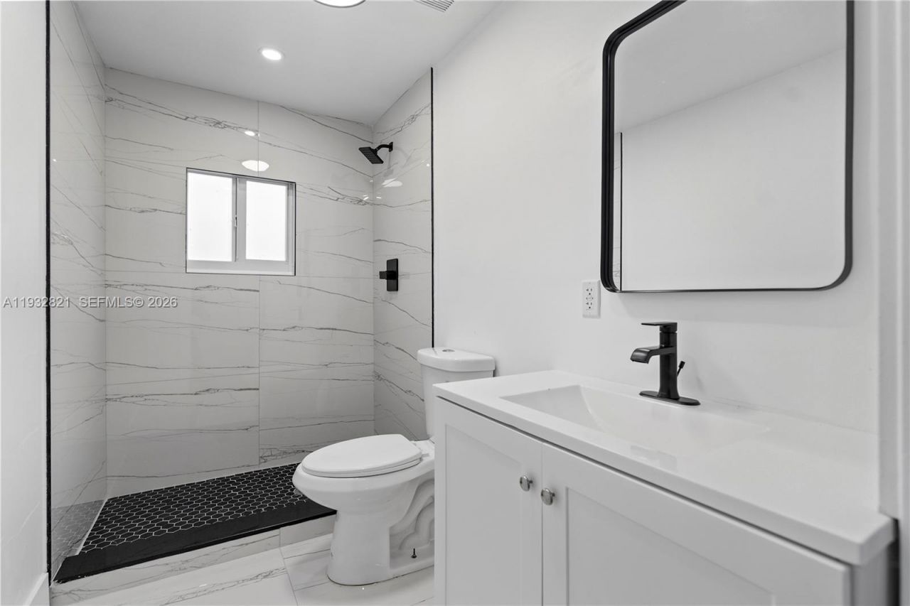 5658 SW 1st St, Miami, FL 33134 Photo