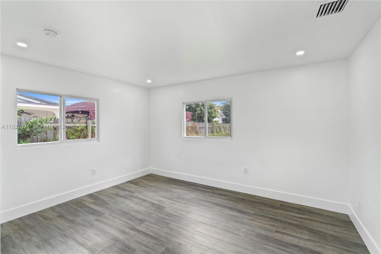 5658 SW 1st St, Miami, FL 33134 Photo