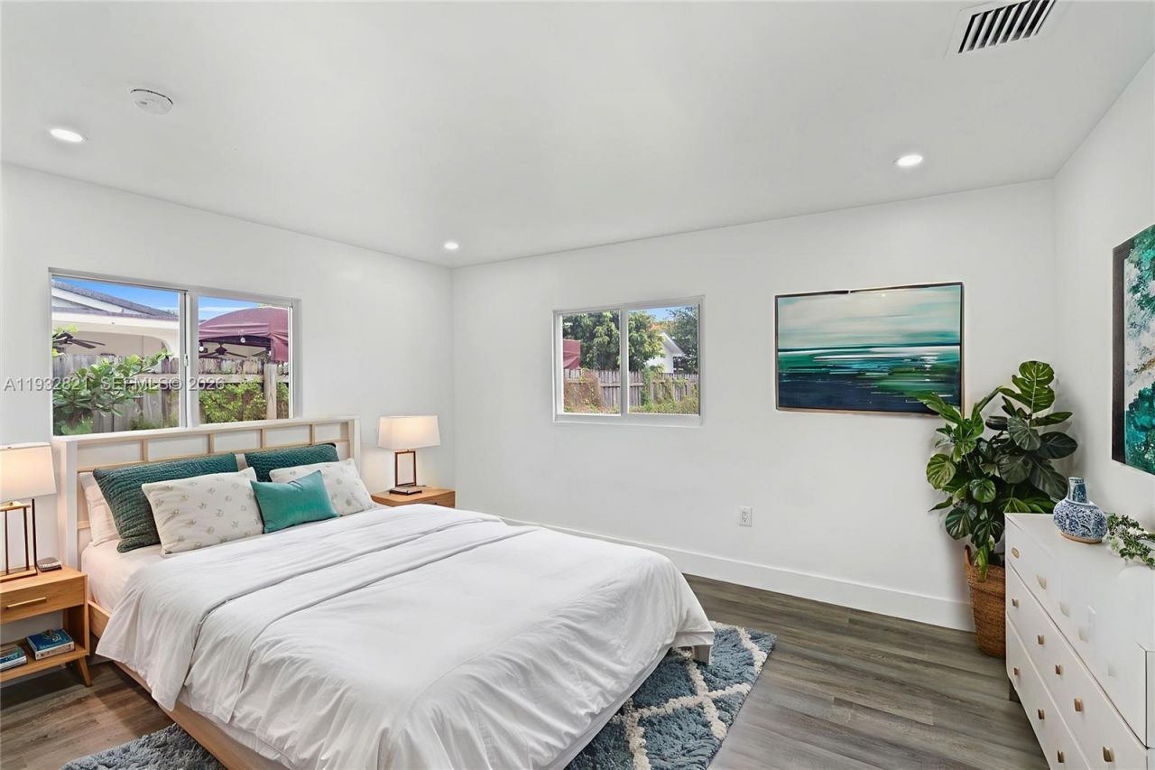 5658 SW 1st St, Miami, FL 33134 Photo