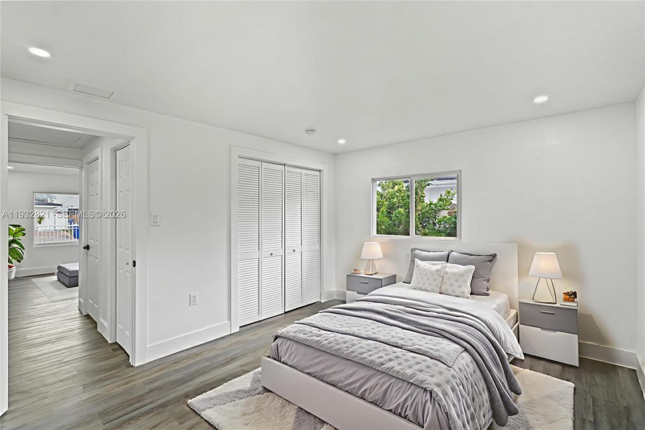 5658 SW 1st St, Miami, FL 33134 Photo