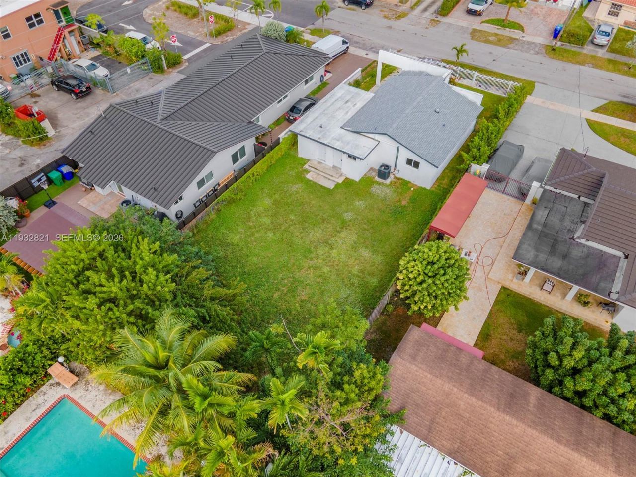 5658 SW 1st St, Miami, FL 33134 Photo