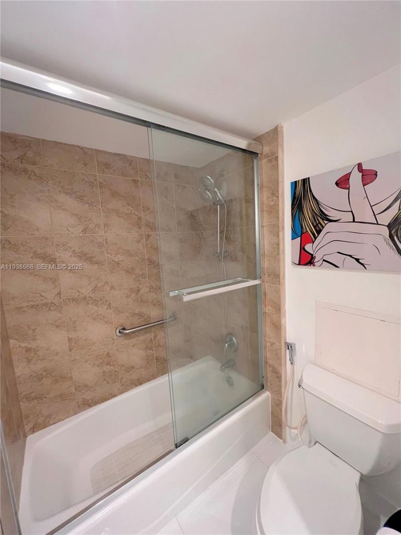 401 69th St , Unit 304, Miami Beach, FL 33141 Photo