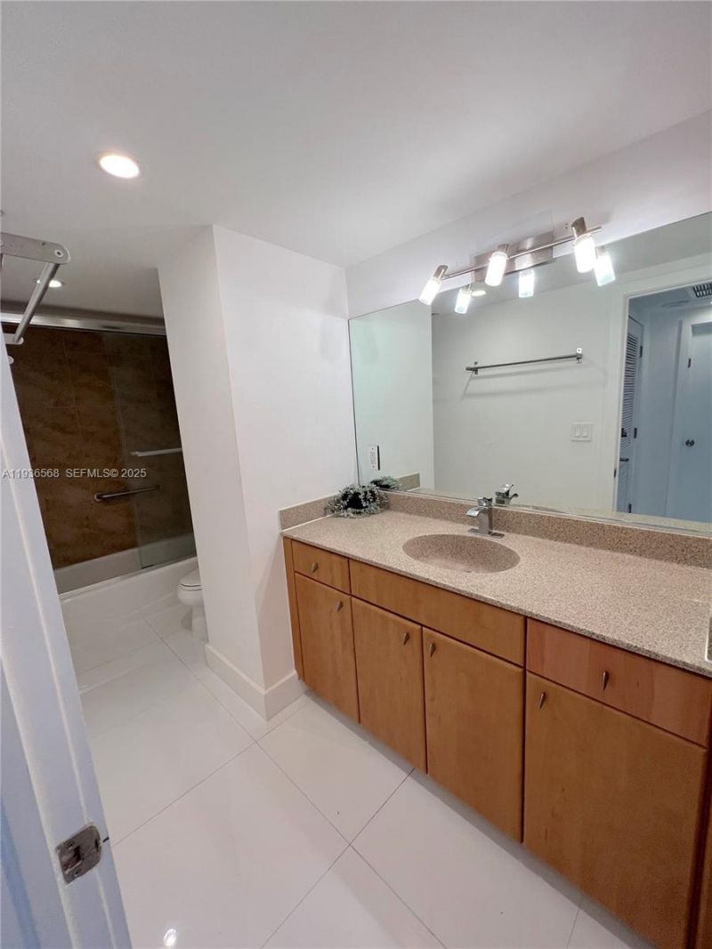 401 69th St , Unit 304, Miami Beach, FL 33141 Photo