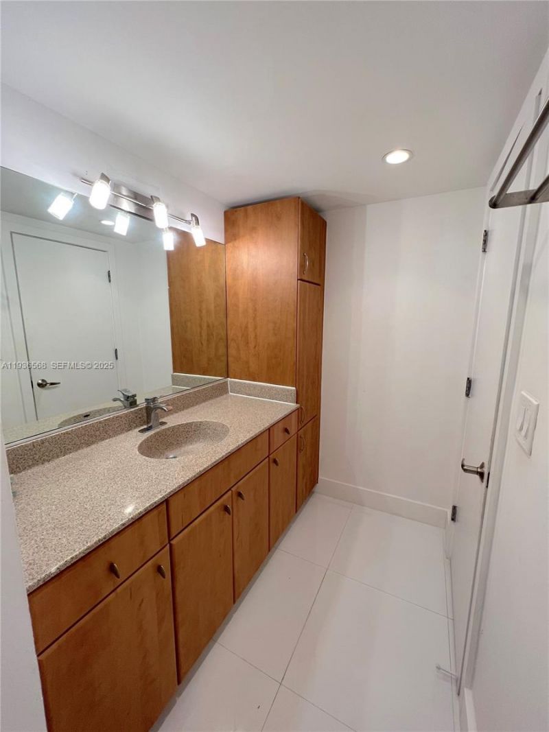 401 69th St , Unit 304, Miami Beach, FL 33141 Photo