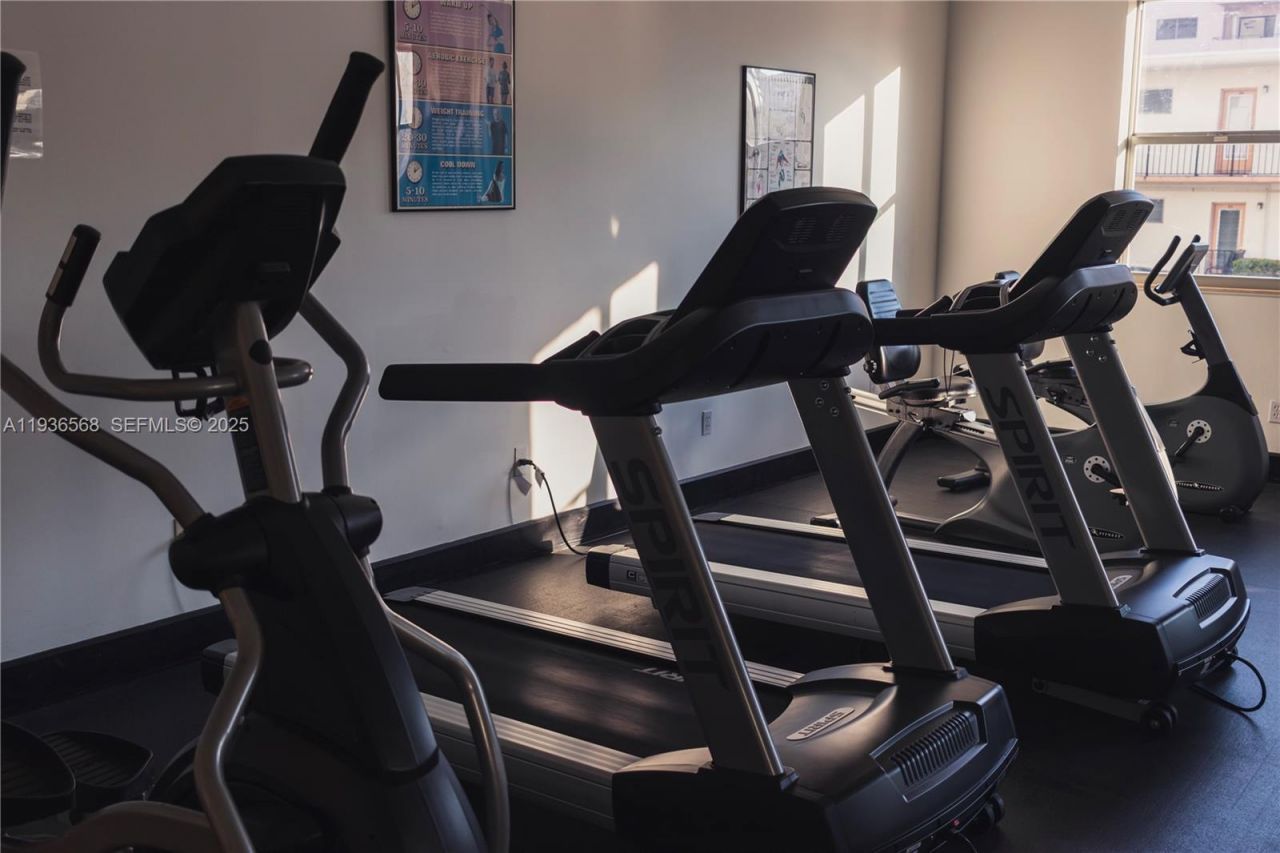 401 69th St , Unit 304, Miami Beach, FL 33141 Photo