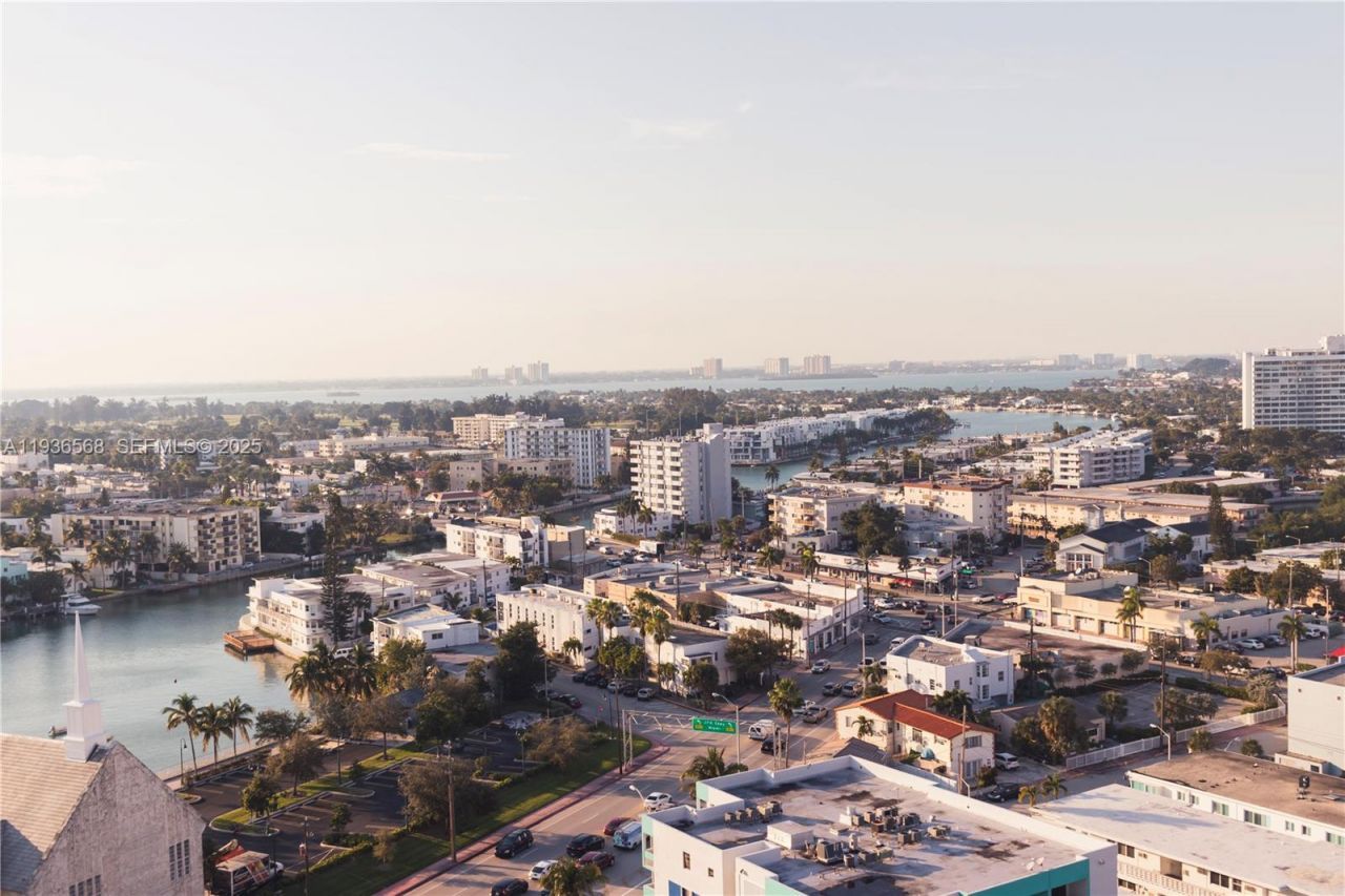 401 69th St , Unit 304, Miami Beach, FL 33141 Photo