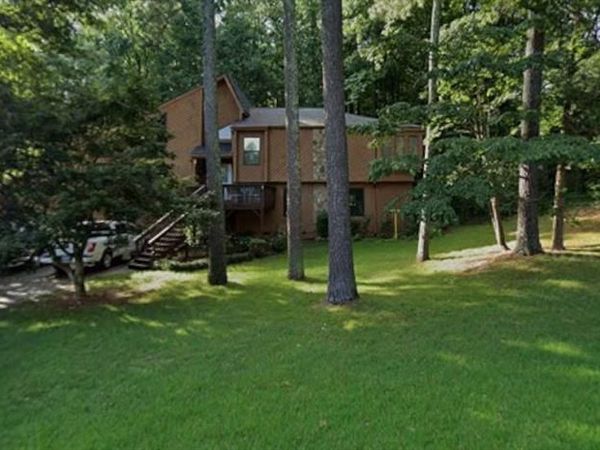 2155 Deep Woods Way, Marietta, GA 30062