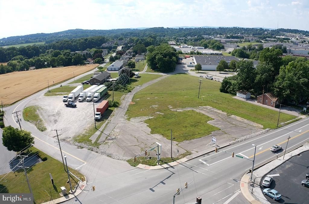 2258 S QUEEN STREET, YORK, PA 17402