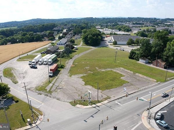 2258 S QUEEN STREET, YORK, PA 17402