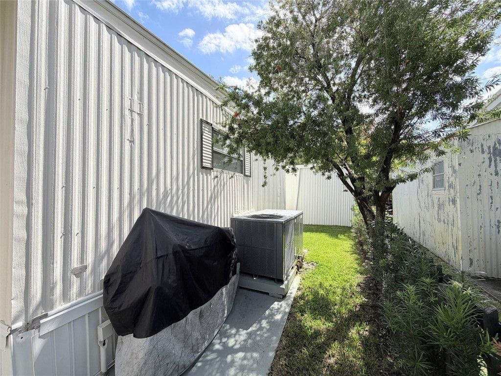 5221 SW 25th Avenue, Fort Lauderdale, FL 33312 Photo