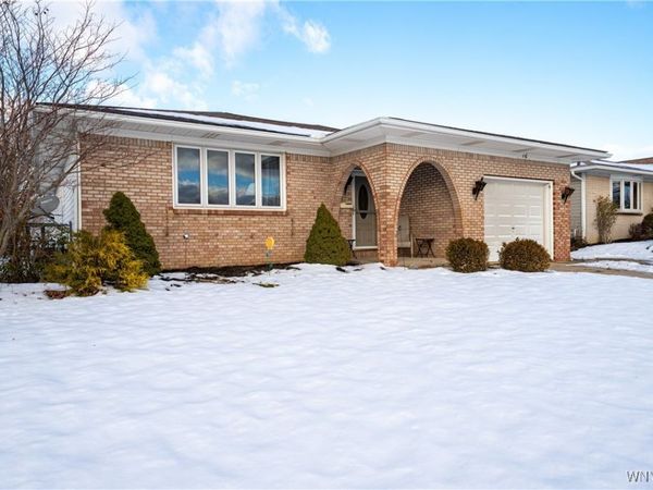 16 Oakwood Drive, Cheektowaga, NY 14227