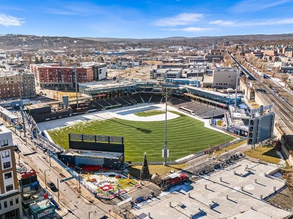 64 Green St, Worcester, MA 01604