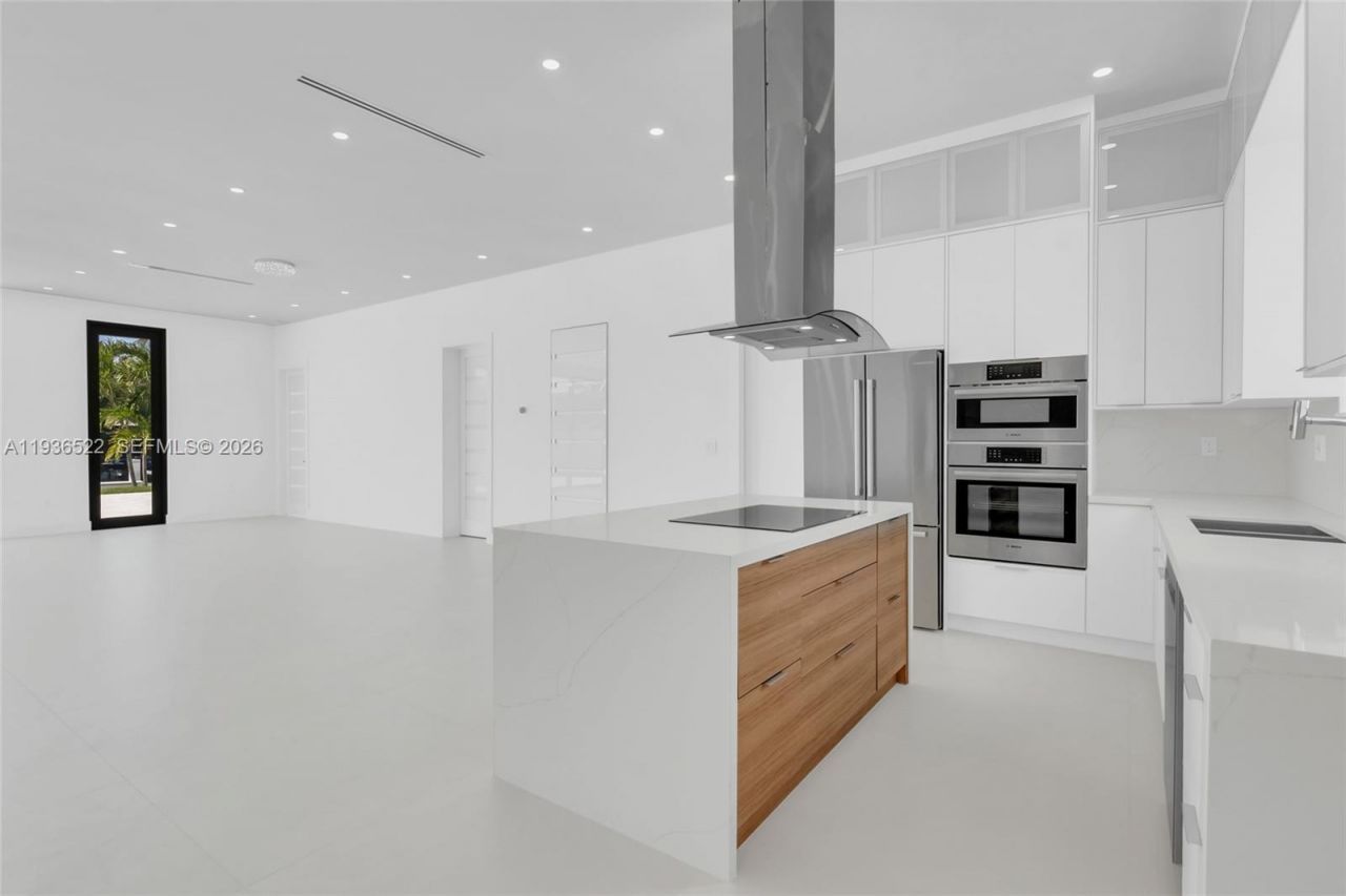 13200 N Bayshore Dr, North Miami, FL 33181 Photo