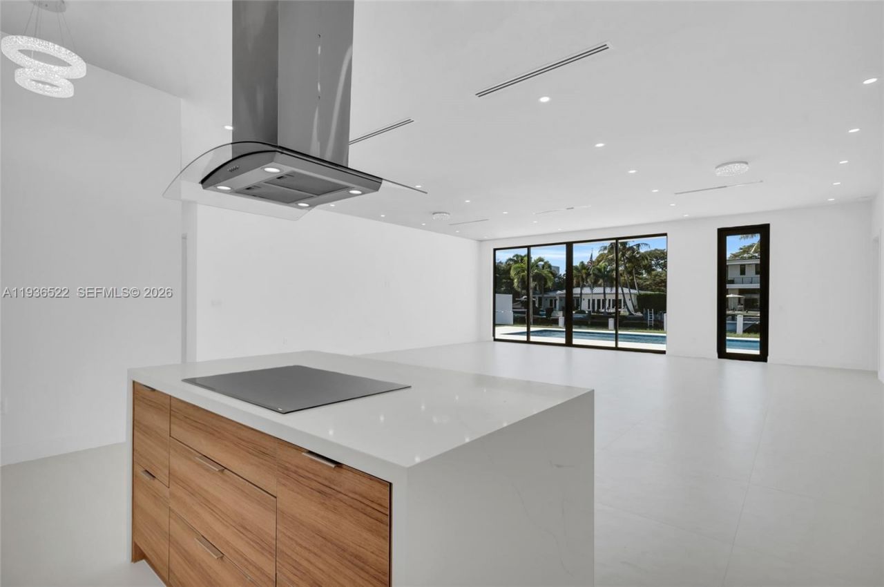 13200 N Bayshore Dr, North Miami, FL 33181 Photo