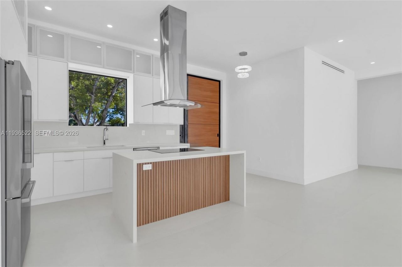 13200 N Bayshore Dr, North Miami, FL 33181 Photo