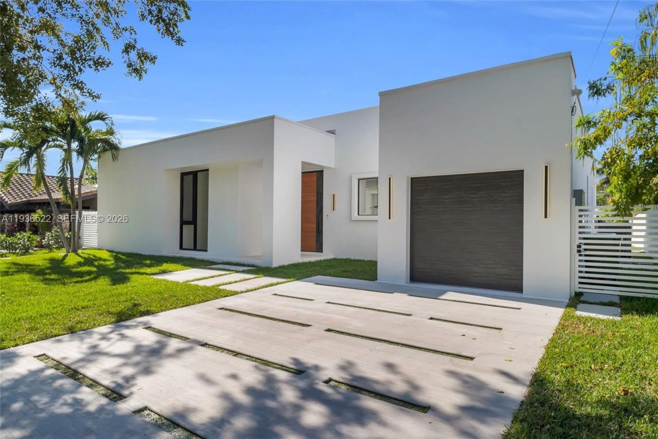 13200 N Bayshore Dr, North Miami, FL 33181 Photo