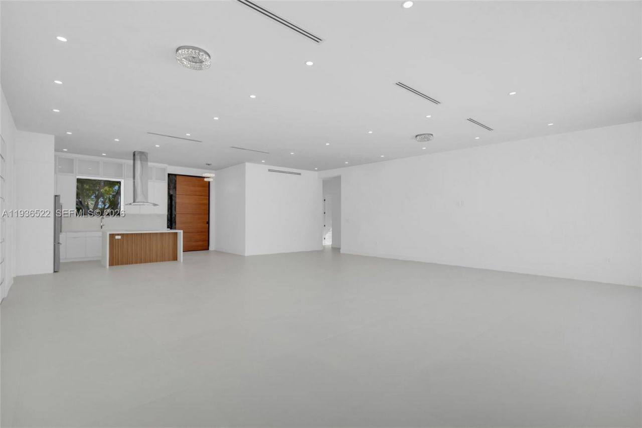 13200 N Bayshore Dr, North Miami, FL 33181 Photo