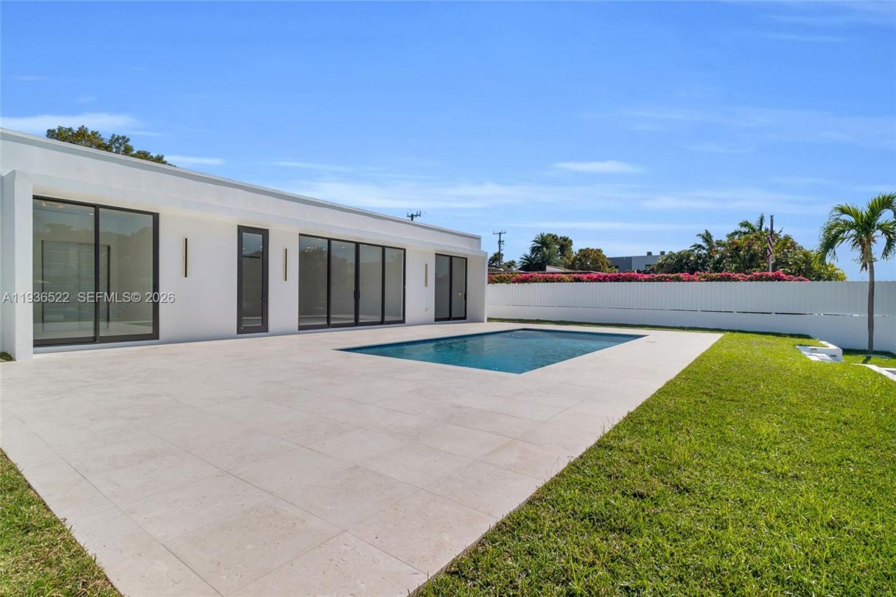 13200 N Bayshore Dr, North Miami, FL 33181 Photo