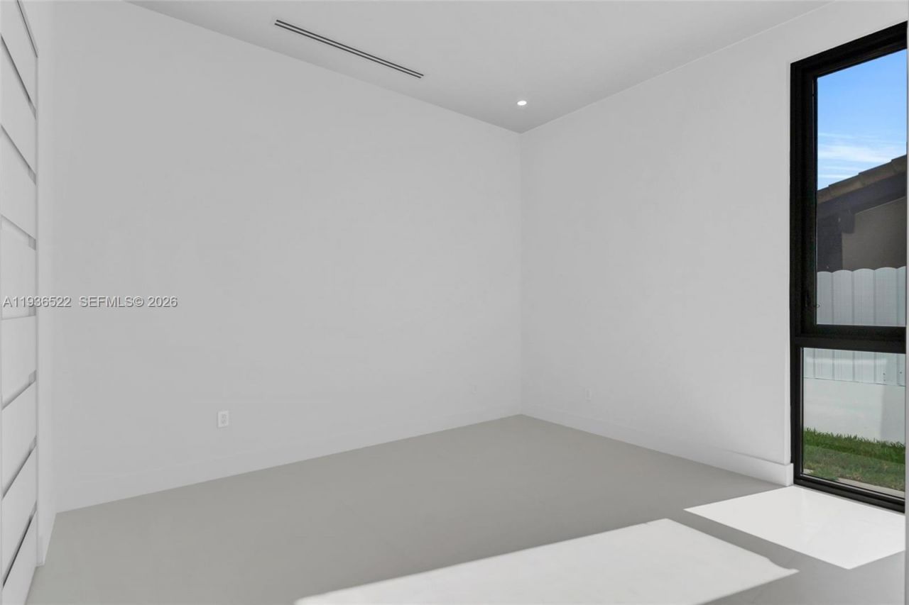 13200 N Bayshore Dr, North Miami, FL 33181 Photo